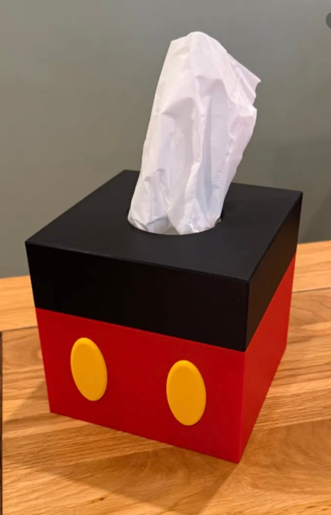 Tissue box